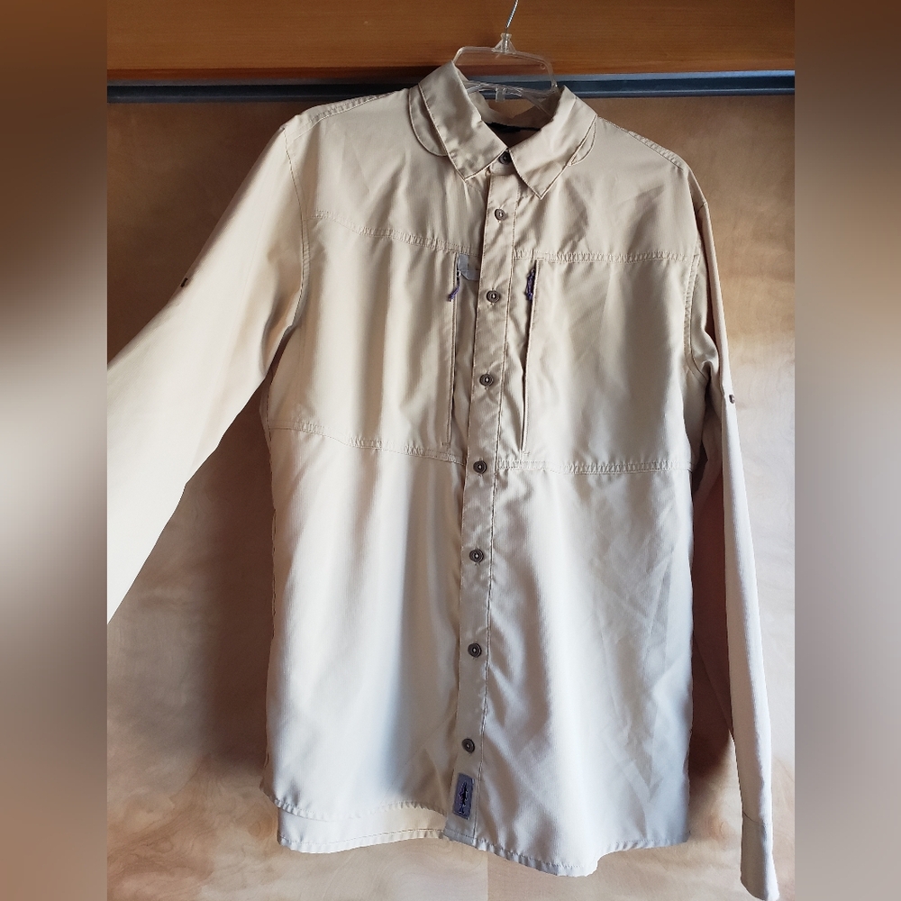 Patagonia Men's SMALL Fishing Button-up Shirt Color TAN